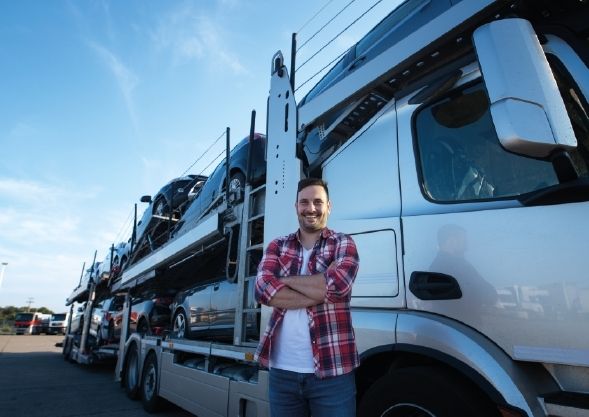 Transporte de veículos com carreta especializada